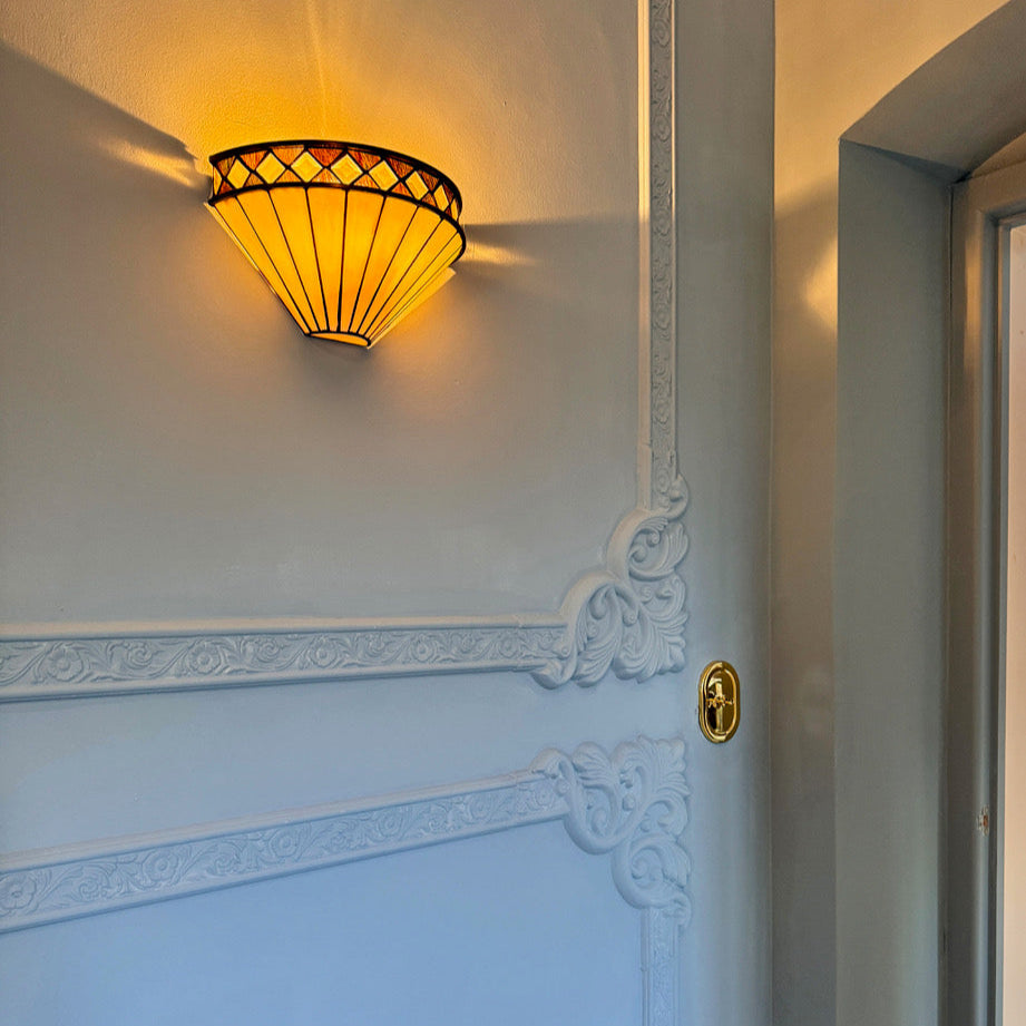 victorian plaster panel moulding in living room 