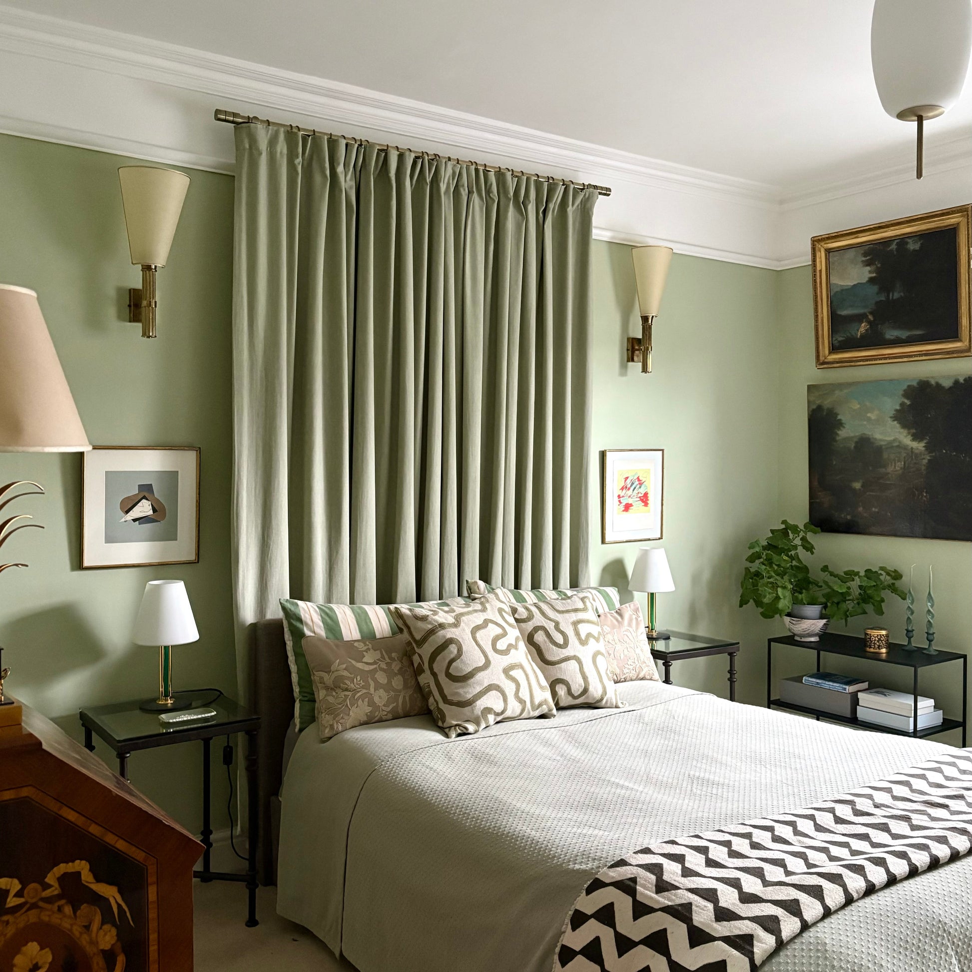 small victorian style cornice in well decorated bedroom